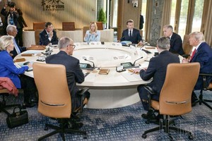 各国首脑在G7峰会上展开讨论。（图：共同社）