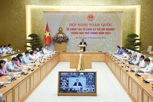 政府总理范明政主持会议并发表讲话。（图：VGP）