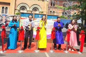 2025年《市长衫文化盛会》开幕剪彩仪式。