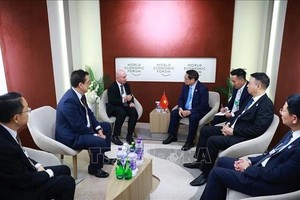 范明政总理会见美国Cisco集团亚太区总裁吴大维。（图：越通社）