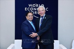 越南政府总理范明政会见世界经济论坛领导人