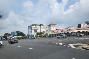 市中心若干街道本月底实施交通管制