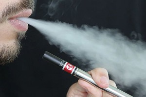 一项新研究发现，一次性电子烟比传统香烟毒性更大。（示意图：互联网）