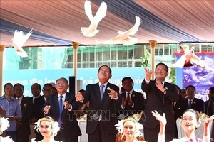 柬埔寨人民党在金边隆重举行该党成立74周年庆典。（图：越通社）