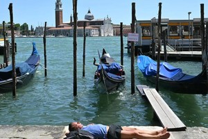 科学家警告称，人类燃烧化石燃料导致夏季气温越来越高。（图：AFP）
