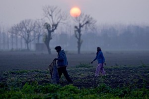 联合国报告指出，自2010年以来，发展中国家的公共债务增长速度是发达经济体的两倍。此外，发展中国家还负担过高的债务成本。（图：AFP）