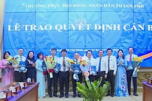 市人民议会骨干干部委任