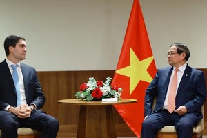 范明政总理会见巴西淡水河谷公司业务发展总经理丹尼尔·瓜达尔多。（图：越通社）