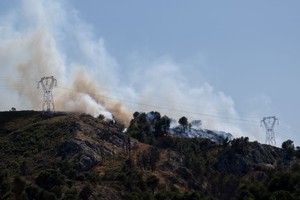 法南部森林火灾已致超百人受伤