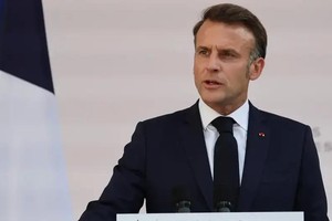 马克龙在国庆日前夕（7月13日）宣布，法国将在接下来的两周内增加国防开支。（图：AFP）