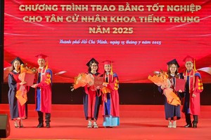 市师大中文系举行第四十七届毕业典礼