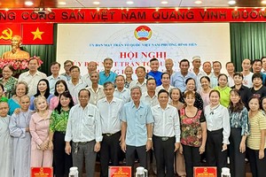 坊领导与坊阵线委员会成员合照。