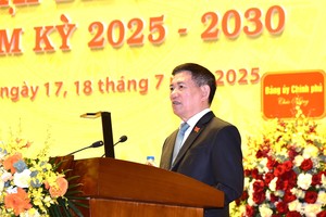 政府副总理胡德福在会议上发表演讲。（图：VGP）