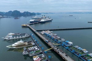 下龙国际客运码头。（图：阮雄）