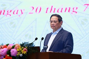 政府总理范明政会上致辞。