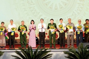 6名母亲获追授越南英雄母亲称号