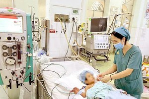 一名感染登革热病童在市第二儿童医院接受治疗。（图：院方提供）