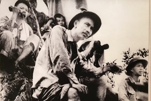 缅怀英烈 珍视自由