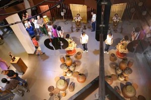 创意设计节吸引许多游客前来参观。（图：越通社）