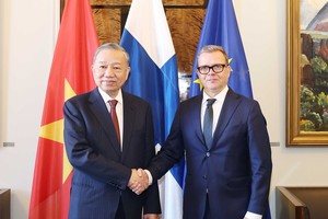 党中央总书记苏林会见芬兰总理彼得里·奥尔波。（图：越通社）