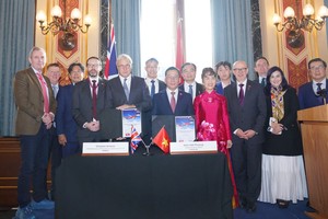 越捷航空与空中客车公司签署订购100架A321neo客机协议。