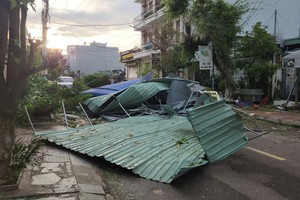 13号台风袭击，归仁坊多处受损。图自 越通社