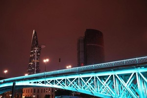 艺术照明点亮夜色：胡志明市中心景观再添亮点