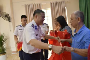 “Ước mơ đến trường” được chắp cánh từ những món quà nghĩa tình