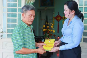Xã Long Điền trao 200 triệu đồng hỗ trợ người mắc bệnh hiểm nghèo