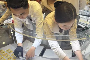 Giá vàng nhẫn 9999 giảm thêm 2,3 triệu đồng/lượng