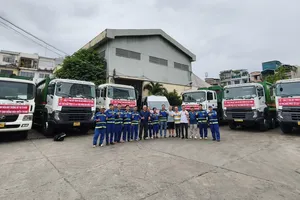 Cán bộ, người lao động CITENCO sẵn sàng hỗ trợ dọn vệ sinh môi trường tại vùng lũ tỉnh Khánh Hòa. Ảnh: CITENCO cung cấp