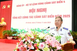 Thiếu tướng Đàm Xuân Tuấn, Phó Tư lệnh Cảnh sát biển Việt Nam phát biểu chỉ đạo tại hội nghị