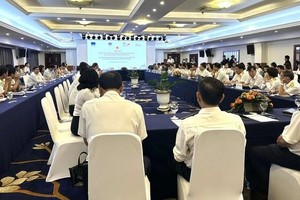  各位代表参与征询对取代《税务管理法》的草案的意见。