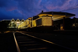  正如其名称所示，探索大勒夜晚的旅程从大勒火车站——印度支那最美丽的古老火车站出发。图自越通社