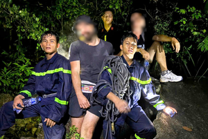 成功营救两名爬仙姑山迷路、精疲力尽俄罗斯游客。