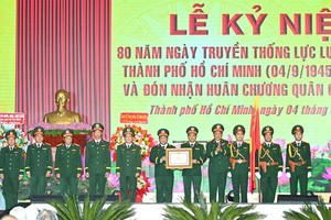 胡志明市武装力量荣获三等军功勋章