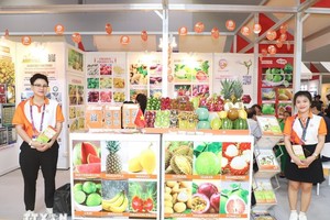 越南水果展位。图自越通社