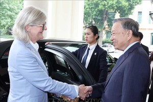 党中央总书记苏林会见澳大利亚总督萨曼莎·莫斯廷。图自越通社