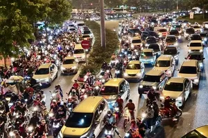 13号国道发生严重交通堵塞。