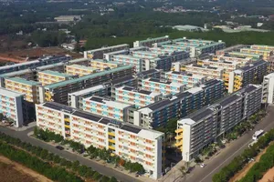 单亲抚养年幼子女者，月均收入不超过3000万元可购买社会住房