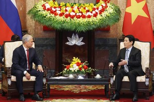 国家主席梁强会见俄罗斯国家杜马主席维亚切斯拉夫·沃洛金。