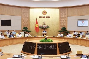 范明政总理主持会议。