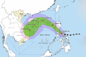 12号台风的位置与行驶路径。