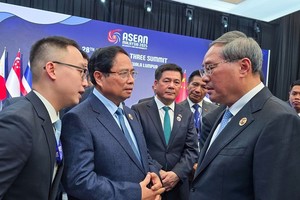 越南政府总理范明政会见中国国务院总理李强。