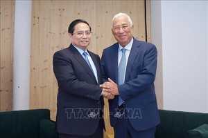 越南政府总理范明政会见欧洲理事会主席安东尼奥•科斯塔。