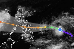 更新截至越南时间11月1日下午5时50分的卫星图像所显示的热带低气压位置。