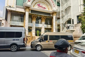 公安同时检查胡志明市Mailisa美容系统。