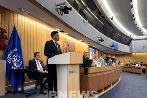 建设部副部长阮春创在会上发表讲话。