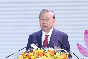 党中央总书记苏林发表讲话。