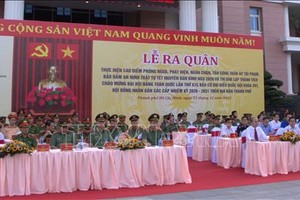 出席仪式的领导、代表。